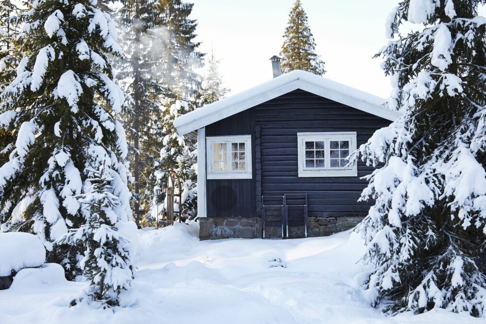 <b>VARM HYTTE: </b>Det er ekstra godt å komme frem til en hytte som allerede er varmet opp.