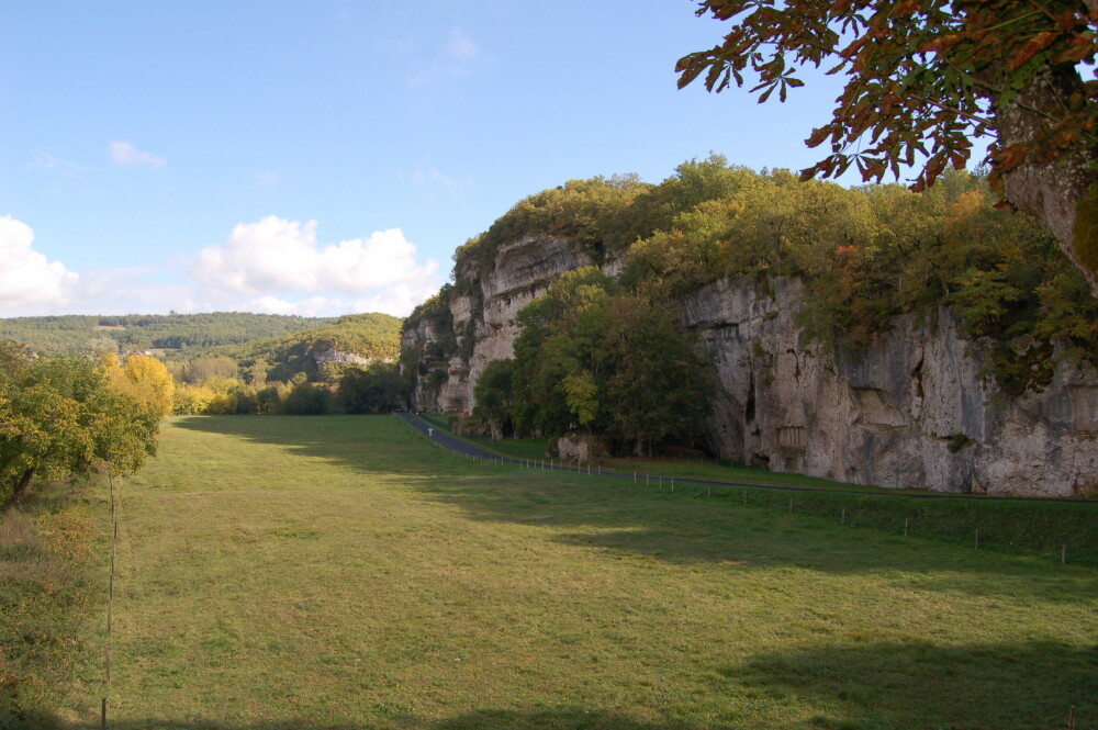 <b>PARADIS:</b> I Roc de Staint Christoph i Frankrike levde neandertalere i fred i naturens egne utsiktsleiligheter høyt oppe i stupene.