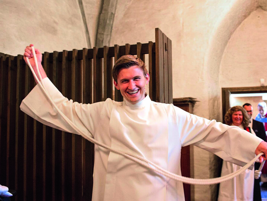 POSITIV: Med sitt smittende humør ønsker Thor å inspirere unge til å følge den kristne tro.