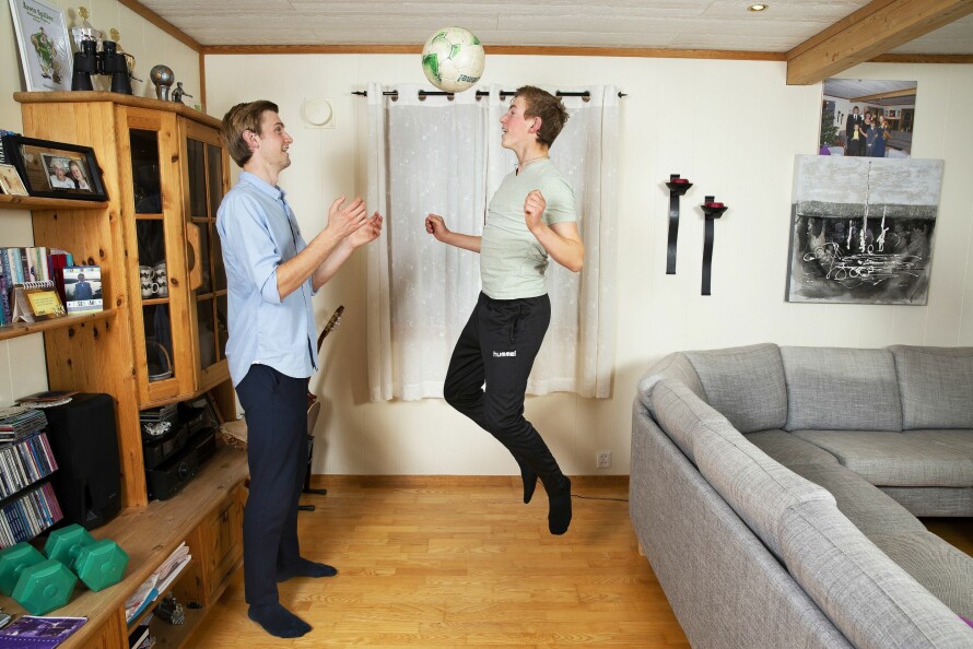 FELLES INTERESSER: Thor og lillebroren Ivar deler både interessen for fotball og det kristne budskapet.
