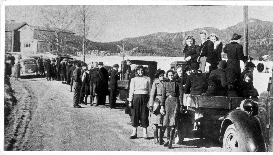 <b>NAZISTENE INNTAR OSLO:</b> Fanny Raskow fotografert av Aftenposten på det som ble kalt Panikkdagen 10. april 1940. Fanny står til venstre på lasteplanet.