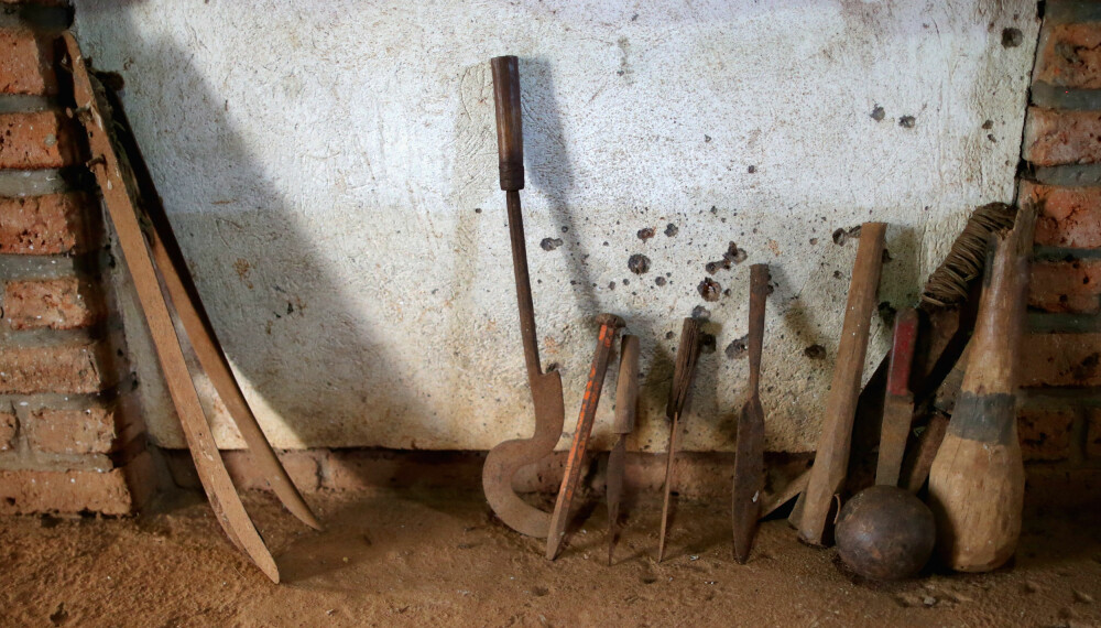 DRAPSVÅPEN: Machete, spett og klubber ble brukt da sivile massakrerte sivile i Rwanda.