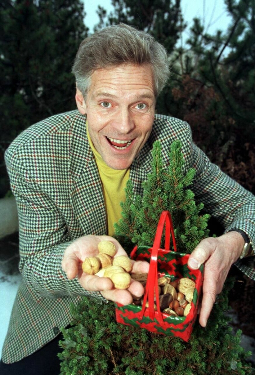 QUIZ-SPESIALIST: Roald Øyen slik de fleste nordmenn er vant til å se ham – som leder for «Julenøtter».