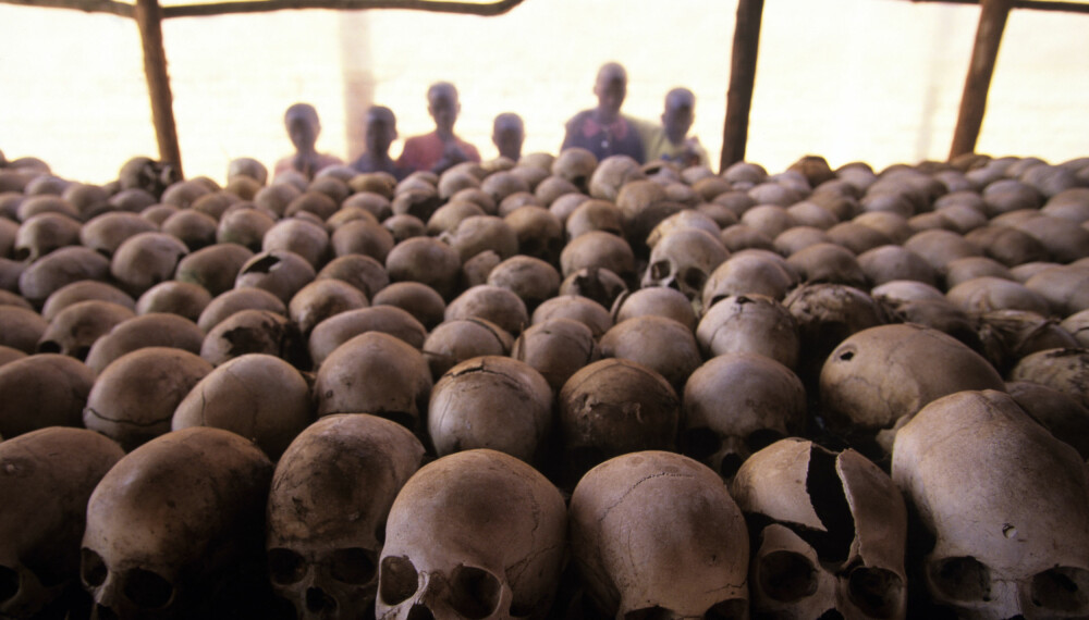 FOLKEMORD I RWANDA: Hodeskaller som har tilhørt noen av de minst 500.000 tutsiene som ble massakrert av hutu ekstremister i 1994, Hodeskallene inngår i et minnesmerke om folkemordet