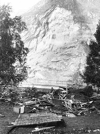 <b>RAS:</b> 74 mennesker omkom da Ramnefjellet på vestsiden av Lovatnet i Nordfjord raste ut den 13. september 1936. Dette var den andre ulykken i samme området. I 1905 omkom 61 mennesker etter ras fra det samme fjellet.