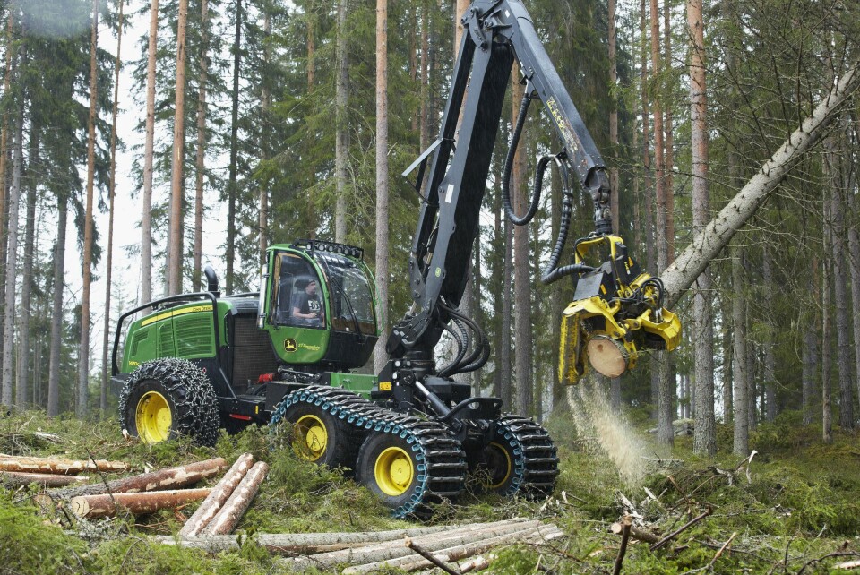 FYRSTIKKER: En moderne skogsmaskin bruker kun én griper.