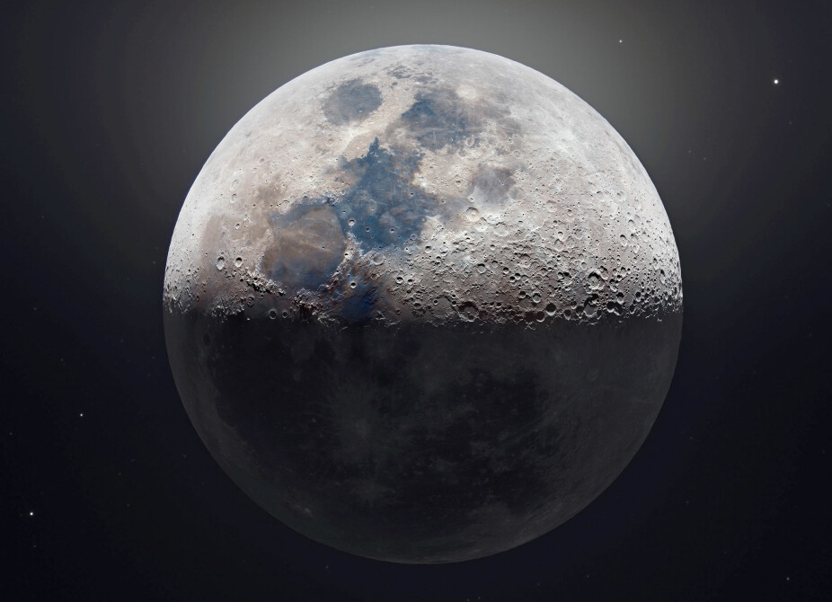 <b>MÅNEVANN:</b> Nye funn avslører at det kan være mye mer vann på månen enn man tidligere har antatt.