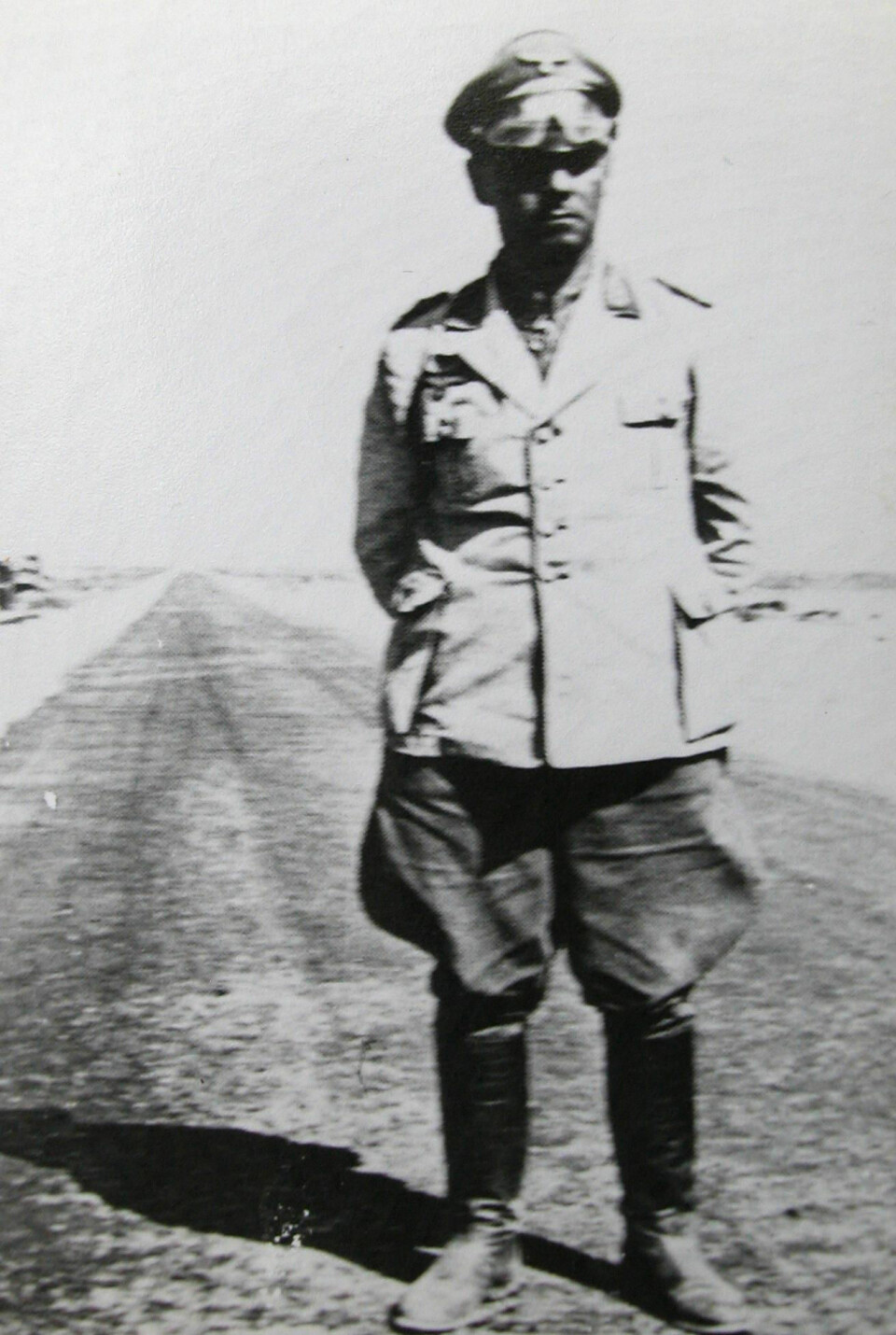 VEIEN TIL EGYPT: Rommel på Via Balbia, hovedveien mot Egypt.