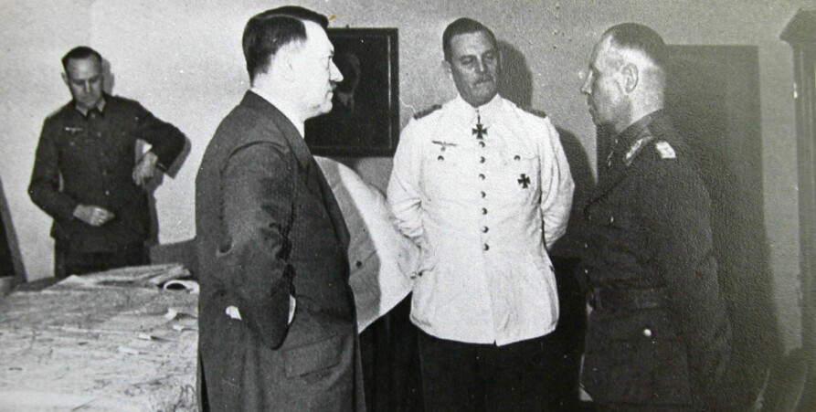<b>HOS FØREREN:</b> I Førerens hovedkvarter sammen med Hitlers høyre hånd, Wilhelm Keitel. 
