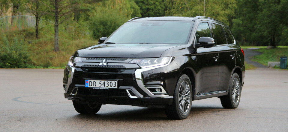 FOLKELIG: Mitsubishi Outlander har i mange år hatt en høy stjerne hos norske bilkjøpere. En 2016-17-modell med 50–100 000 km på telleren betaler du mellom 190–270 000 kroner for.