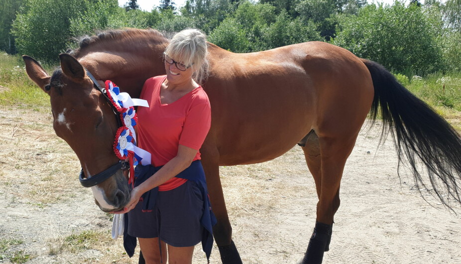 HANDIKAPRYTTER: Inger Line sammen med sin kjære hest, Qallwesto.