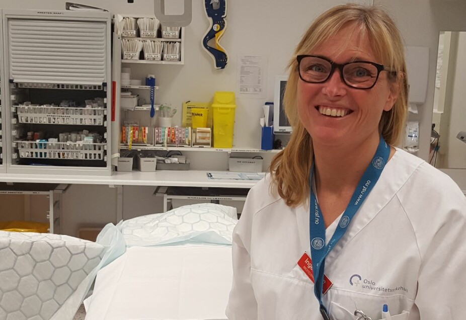 JOBBER: Inger Line fulltid som sykepleier, kombinert på legevakta i Askim og Ullevål sykehus.