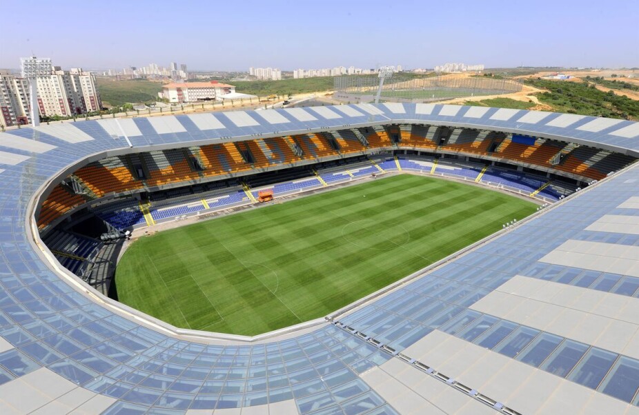I PERIFERIEN AV ISTANBUL: Basaksehirs Fatih Terim stadion sto ferdig i 2013.