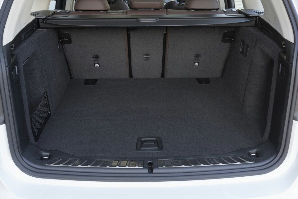 PLASS: Bagasjerommet tar 510 liter, 40 liter mindre enn en X3 diesel/bensin, men 60 liter mer enn hybridversjonen.