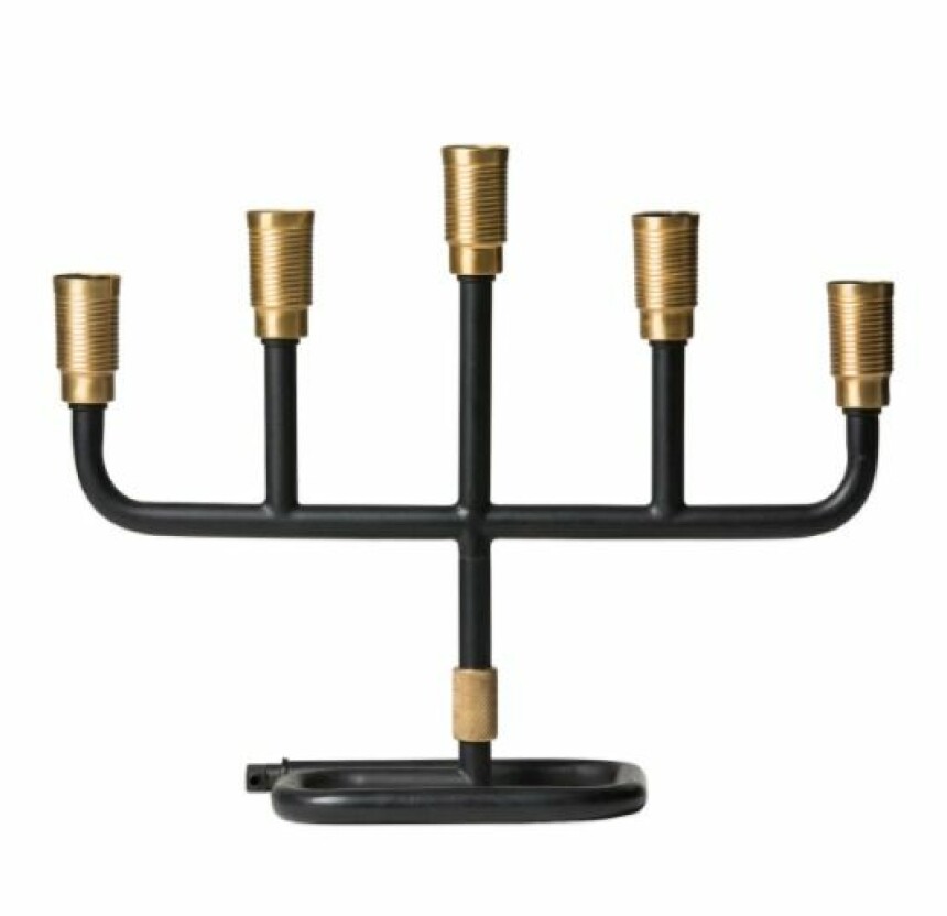 SVART MESSING: Johan lysestake, 3420 kroner