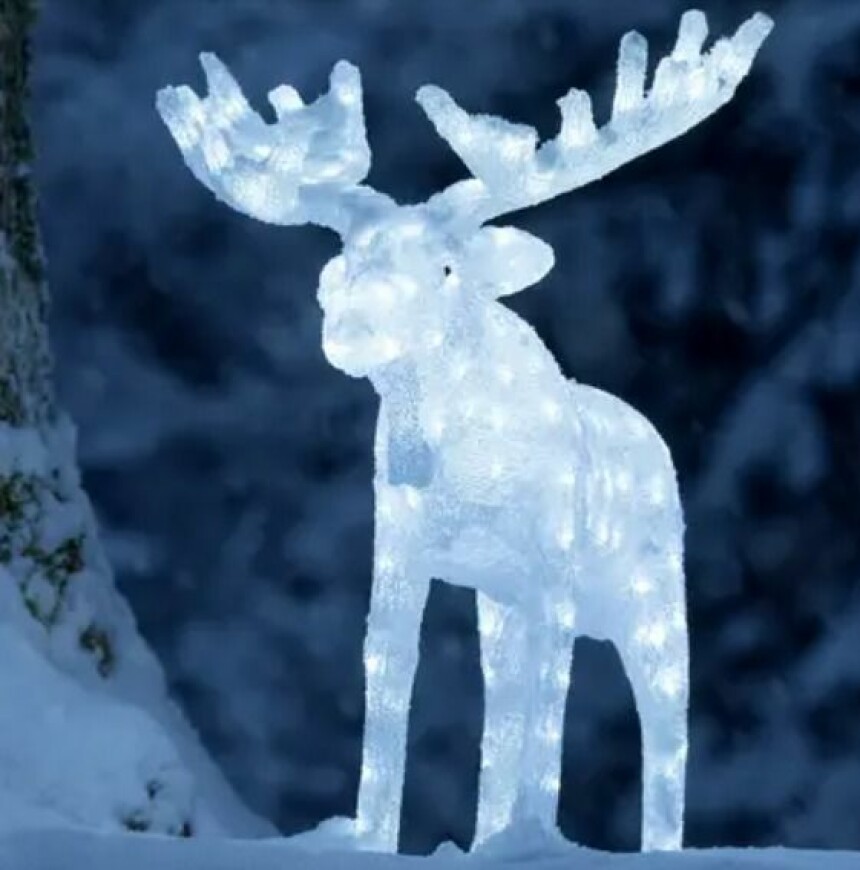 ELLER ELG I HAGEN: Akryl-elg fra lampehuset, 4705 kroner.