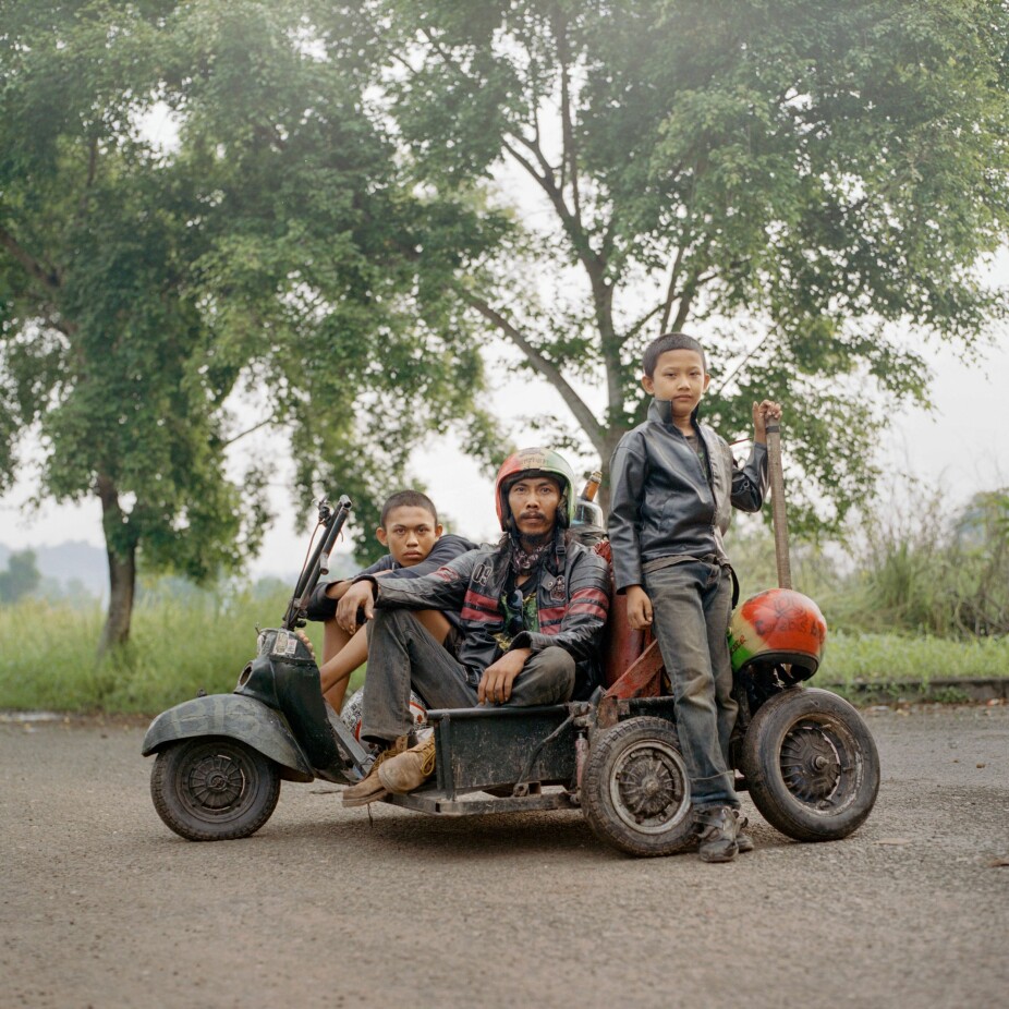 <b>PÅ LANGTUR:</b> Med denne Vespa-doningen kjørte far, sønn og en av sønnens kompiser i flere hundre kilometer for å være med på et Vespa-stevne.
