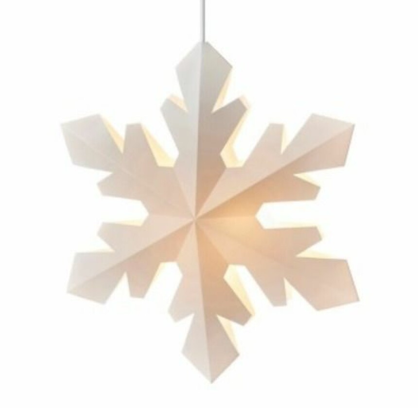 SNØFNUGG TIL 4095 KRONER: Denne hvite snøfnugg julestjernen kan du kjøpe hos Illums bolighus og bestille på nettsiden for 4095 kroner. Denne er den største størrelsen og den er 75 centimeter og er laget av plast. Designeren er Tine Mouritsen.