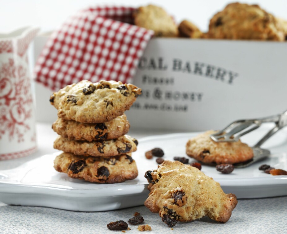 OAT CAKES WITH RAISINS. OAT CAKES WITH RAISINS.