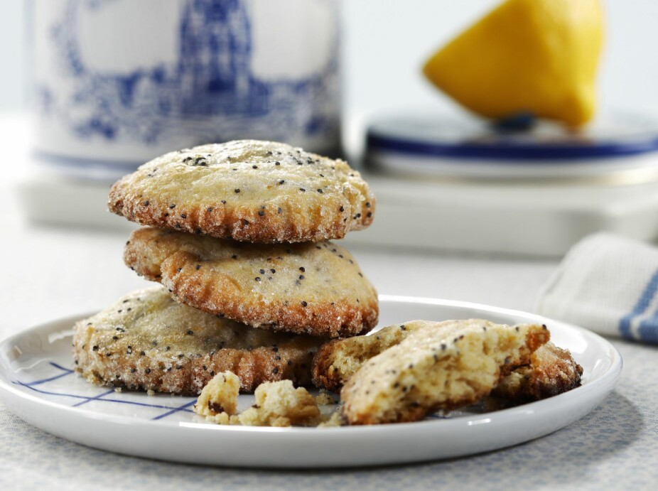 LEMON AND MONE CAKES. LEMON AND MONE CAKES.