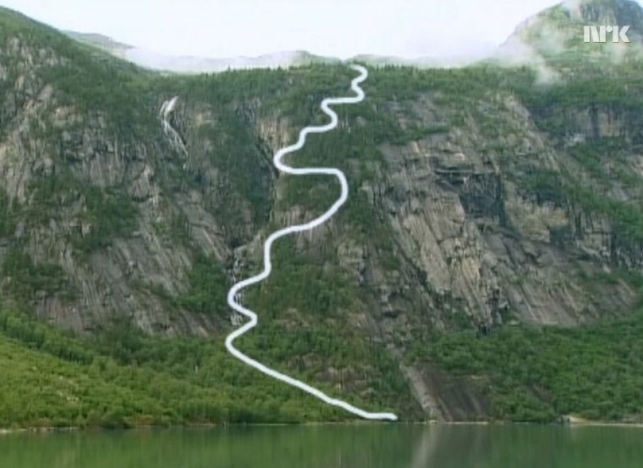 NORGES BRATTESTE SKOLEVEI: Stien fra Simdalsfjorden er ikke for pyser.