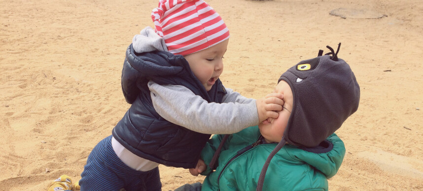 Først da barnehagelæreren begynte å møte jenta utenfor porten, skjønte hun hva som lå bak oppførselen