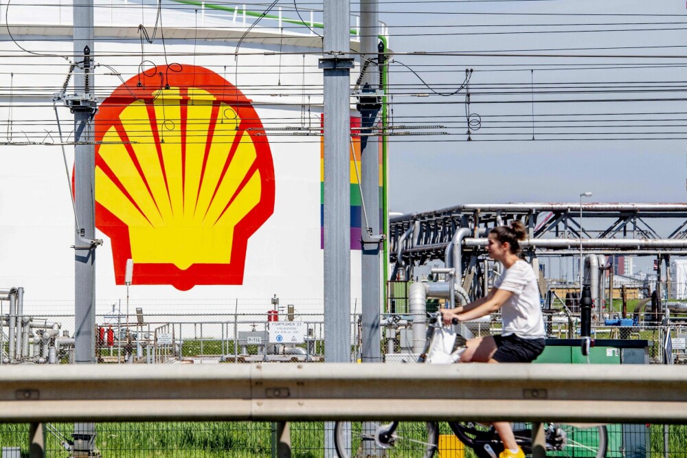 <b>RESTRUKTURERING:</b> Shells produksjonsanlegg i Rotterdam, Shell Pernis, skal bli en «energi- og kjemikaliepark».