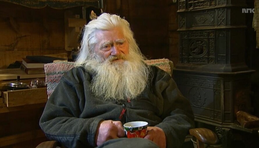 UNGKAR OG KJENDIS: Da den pensjonerte bonden Jon Skaar deltok i Der ingen skulle tru, ble han oppringt av en kvinne som var halvparten så gammel som ham.