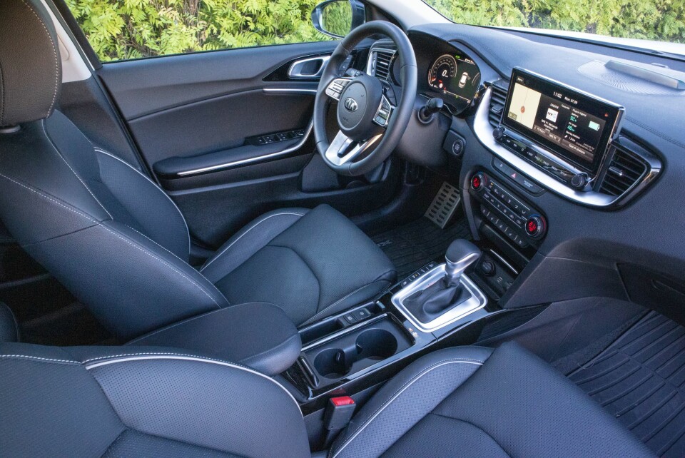 HYGGELIG: Førerplassen har mange vellykkede elementer. Det beste er at du sitter behagelig og tett på det som skjer.