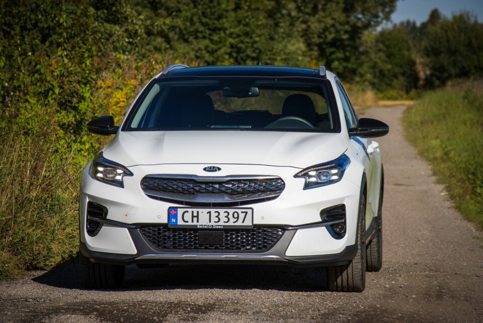 HØYERE: Xceed er drøyt 4 cm høyere enn den vanlige Ceed SW. Ikke helt i offroad-klassen, men føles bedre på småhumpete grusvei.