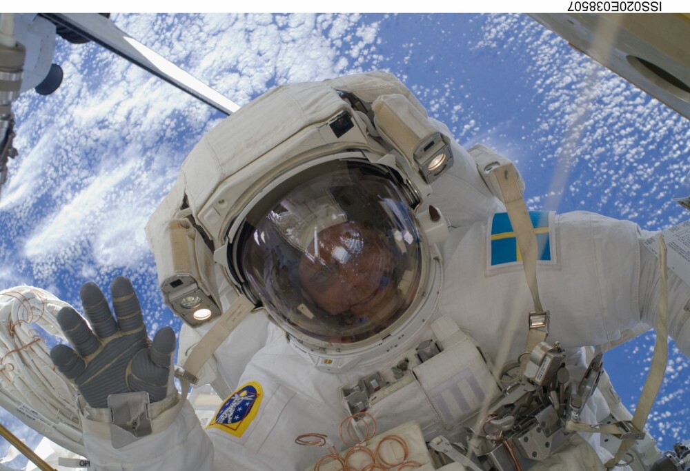 <b>SLÅTT AV SVENSKENE:</b> Den svenska flaggan i verdensrommet. Christer Fuglesang har to opphold på ISS bak seg. 