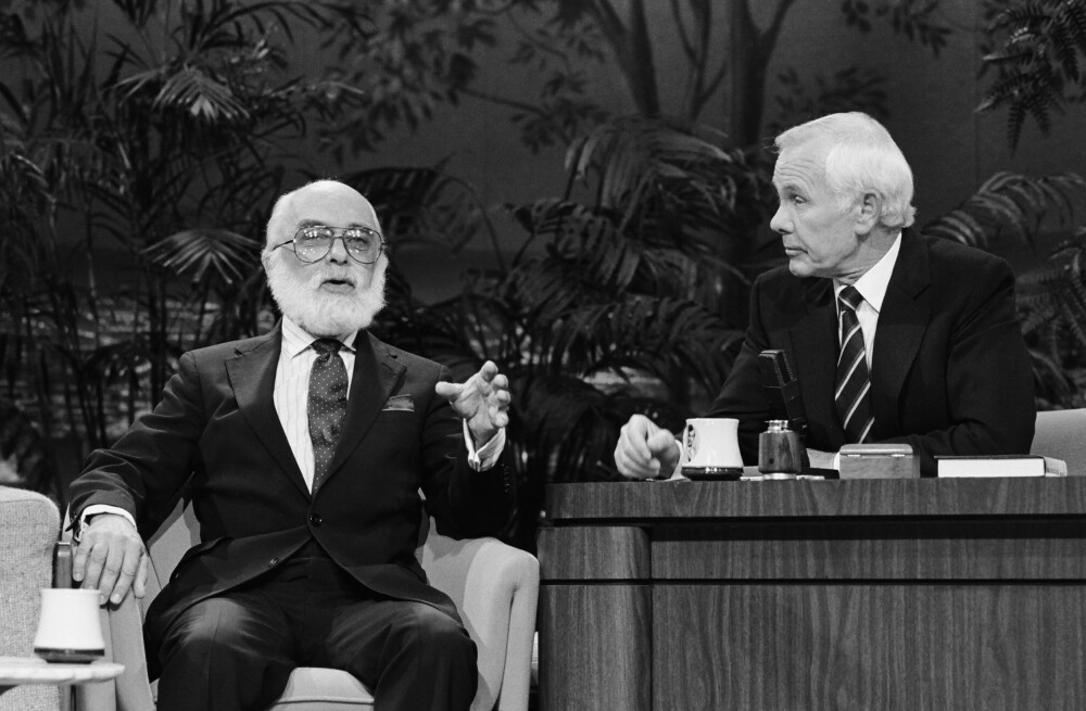 <b>TV-SJOKK:</b> James Randi var gjest hos talkshow-stjernen Johnny Carson og avslørte tjuvtriks som magikere og predikanter brukte for å tjene seg rike på andre menneskers sykdom og elendighet.