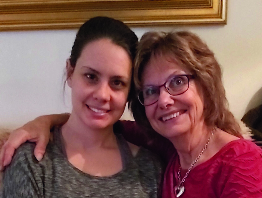 SISTE JUL: Familen gruer seg til julefeiringen, savnet kommer til å bli stort. Her er mamma Aud og Tina i julen i fjor.