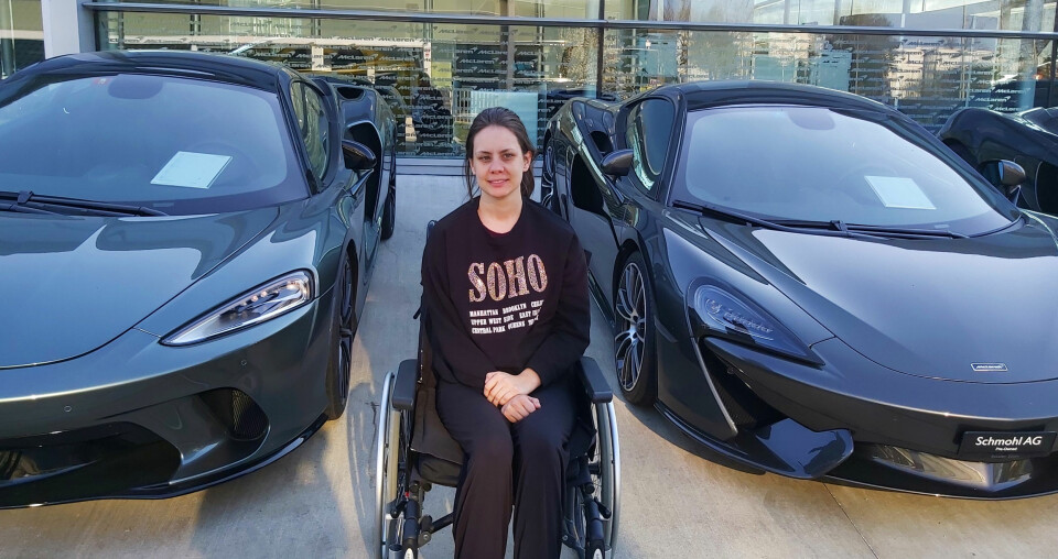 SISTE KVELDEN: Her er Tina på sin siste kvelden i Zürich. Dagen etter avslutter hun livet etter eget ønske, med familien rundt seg.