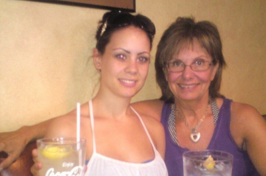 Mor og datter avbildet på ferie i USA før Tina ble syk.