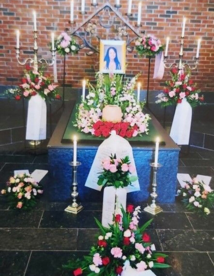 FARVEL: Tina døde 9. april 2020 og ble begravet 24. juni. Hun ligger sammen med sin far, som døde for 12 år siden.