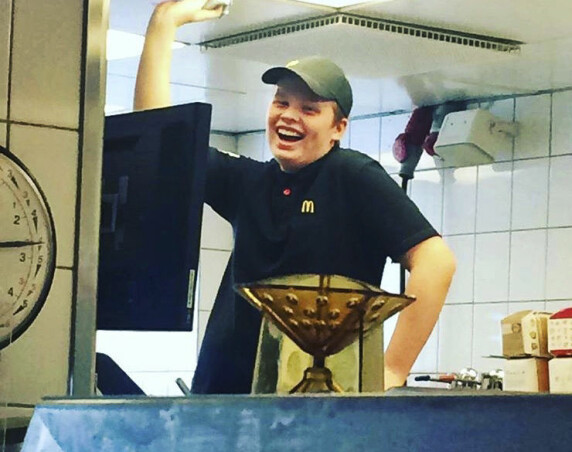 <b>STOLT:</b> Adrian var glad for jobben han fikk på McDonald's.