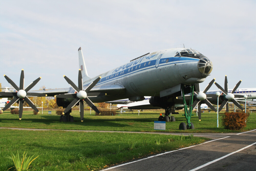 <b>KOMMUNISTPAMPENS REVANSJ:</b> Etter den teknlogiske ydmykelsen i Genève i 1955, fikk Khrusjtsjov straks iverksatt byggingen av Tu-114.