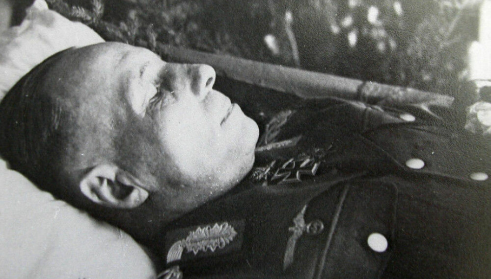 DØDSBILDET: Rommel ble plassert i sengen på sitt soveværelse i Herrlingen umiddelbart etter selvmordet.