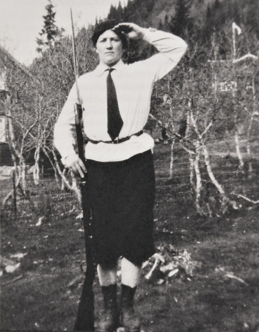 BILDE-TRØBBEL: Skøyeren Ingeborg Holm kunne ikke ane at dette bildet skulle føre henne i fiendens klør. Hun ble aldri kvitt de omfattende skadene hun ble påført.