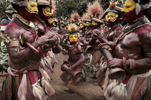 <b>PAPUA NY-GUINEA II:</b> Huli-stammen hører også hjemme i Papua Ny-Guinea og har «pyntet» seg for fotografen.