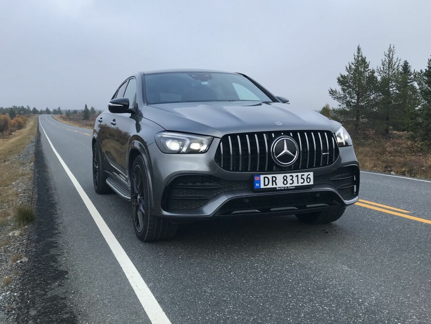 BRAUTENDE: Den digre, AMG-spesifikke Panamericana-grillen, som ble introdusert med Mercedes-AMG GT S, gjør Mercedes-AMG GLE Coupé ekstra bøs.