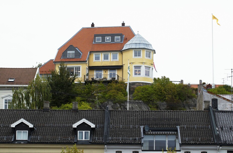 <b>MIDT I ARENDAL:</b> På en høyde over sørlandsbyen har deltagerne bodd på eiendommen Sophienborg, som er i privat eie. Villaen fra 1913 er på 500 kvadratmeter, og er stilfullt og moderne innredet.