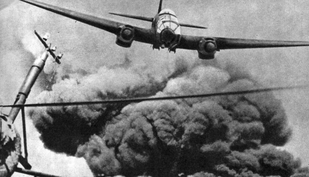 <b>GA GASS:</b> Med amerikansk drivstoff skaffet til veie med norsk hjelp − på tankene terrorbombet tyske Heinkel HE-111-fly spanske byer og drepte tusenvis av sivile. 
