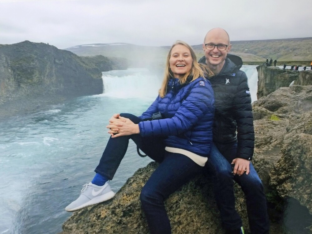 <b>STYRKET:</b> Kari Løvendahl Mogstad (51) og ektemannen Nils Ivar Leraand (53), har kommet seg styrket gjennom livshendelsen.