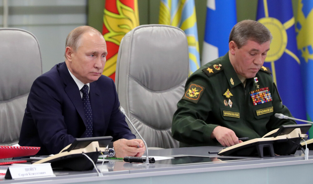 <b>VÅPENKAPPLØP:</b> President Vladimir Putin og viseforsvars­sjef Valerij Gerasimov overvar den første prøveoppskytingen av Avangard-missilet i desember 2018.