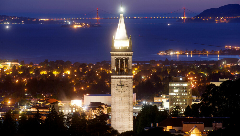 SATHER TOWER: Landemerket ved det prestisjetunge Berkeley-universitetet med Golden Gate-broen i bakgrunnen. Sporene etter nordmannen som rømte fra sin gravide kjæreste står støtt.