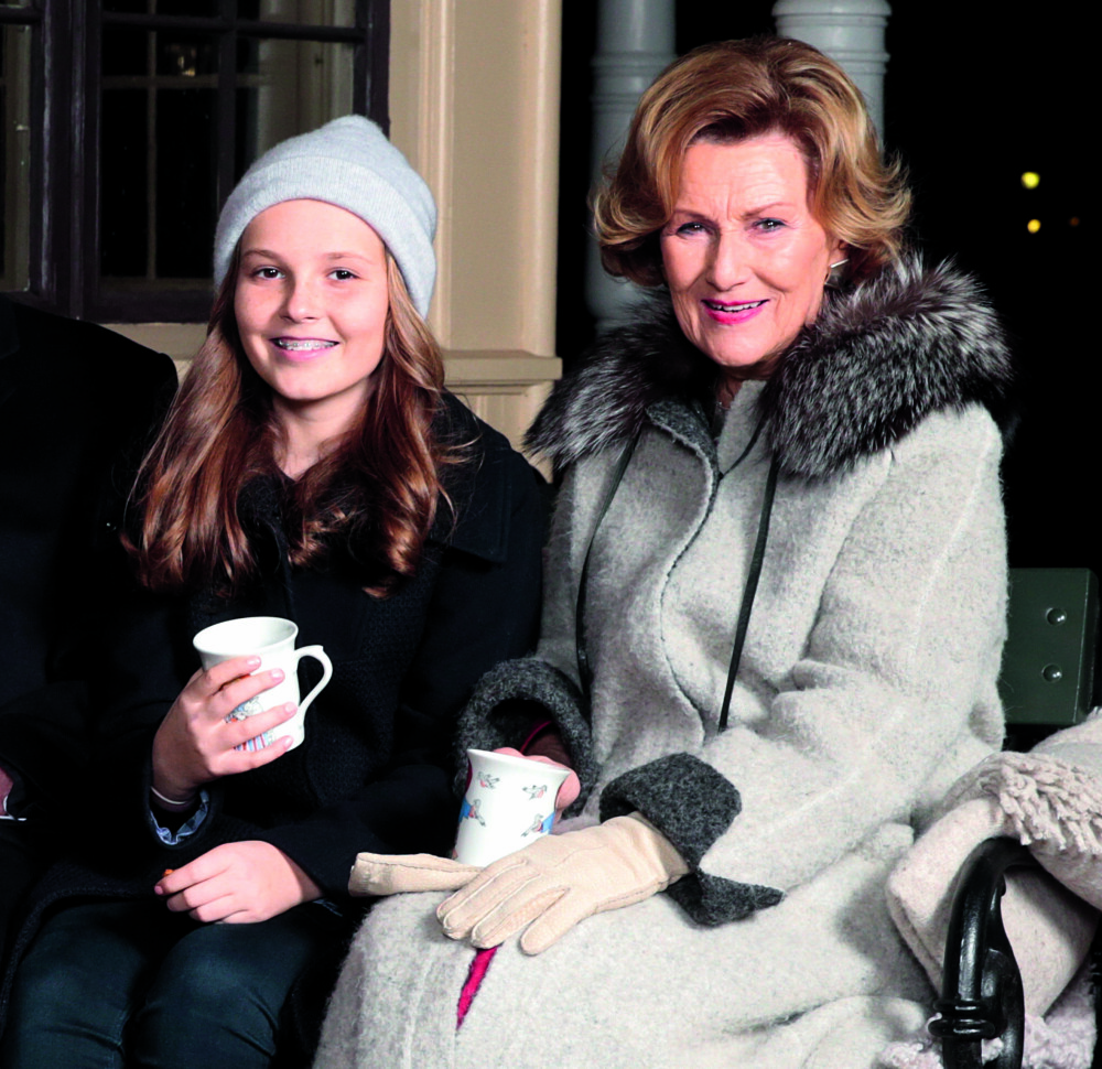 <b>MENTOR:</b> Dronning Sonja gir prinsesse Ingrid Alexandra mange gode råd.