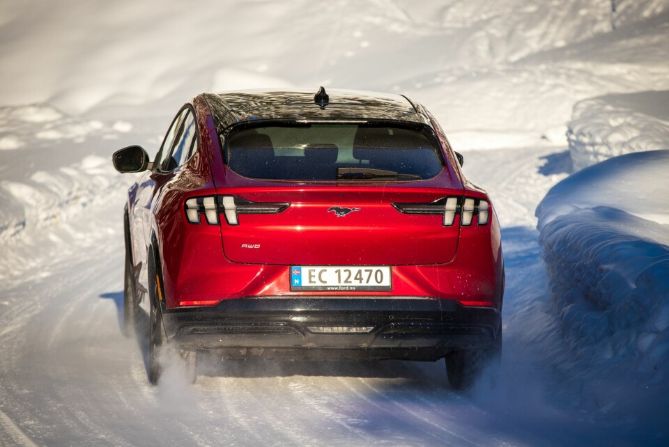 BEST BAKFRA: Det coupéaktige crossoverkonseptet har stor, praktisk bakluke og et umiskjennelig drag av Mustang-magi.