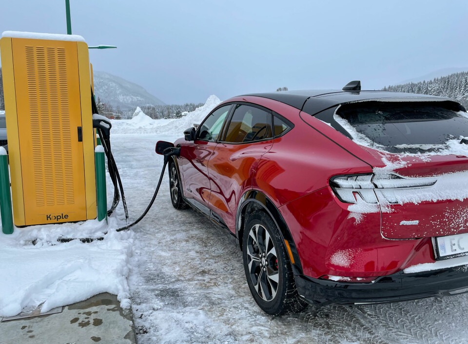 VINTERLADING: Stort sett lader Mustang raskt, selv godt nede på blå grader. Men hurtigladingens mysterier er det ikke alltid lett å bli klok på.